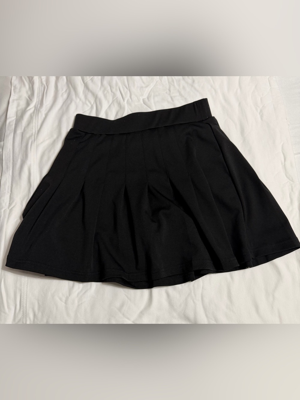 Black pleated active skirt